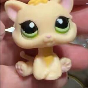 Littlest Pet Shop Cream and Green Cat Toy